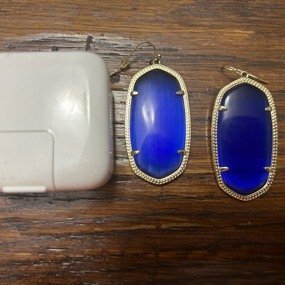 cobalt blue and gold. bigger of the two sizes. (apple charger block in pic)